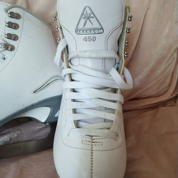 Jackson 450 Girls Figure Skates w/blade covers - Picture 1 of 3